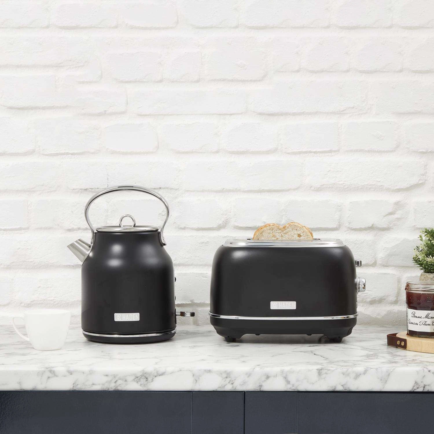 Haden Heritage Black Retro Stainless Steel 1.7 L Electric Tea Kettle 4 Haden Heritage Black Retro Stainless Steel 1.7 L Electric Tea Kettle - Image 2