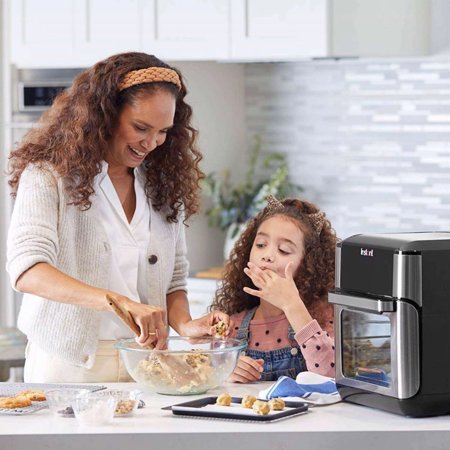 Instant Vortex Plus Black/Silver 10 Qt Programmable Air Fryer Oven 6 Instant Vortex Plus Black/Silver 10 Qt Programmable Air Fryer Oven - Image 4