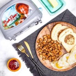 Uncanny Brands Plastic Silver 2 Slot Toaster 8.5 In. H X 10 In. W X 5 In. D -Black Decker Shop d8bcb68c 4430 4e74 a426 cafaad0b8080